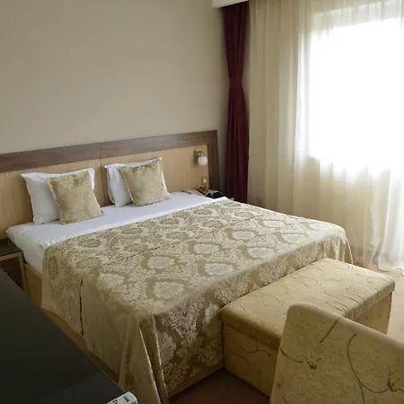 Tami Hotel Ni